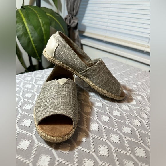 Tom’s  Beige Open Toe Flat Shoes, Women’s Size 6W - Picture 3 of 9